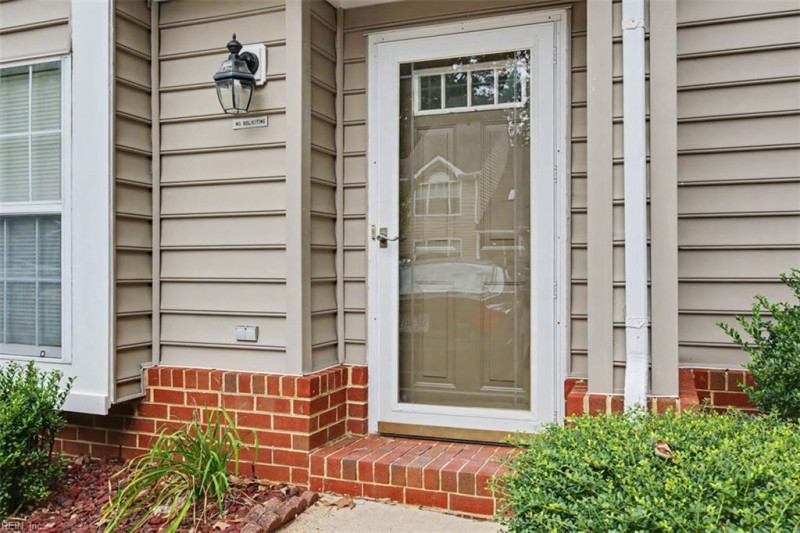 Photo 4 of 34 residential for sale in Hampton virginia