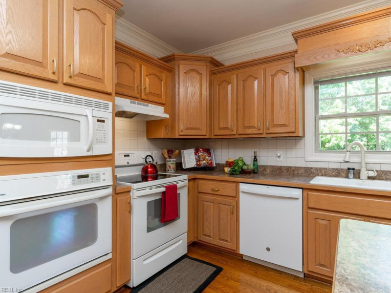 Photo 8 of 49 residential for sale in Chesapeake virginia