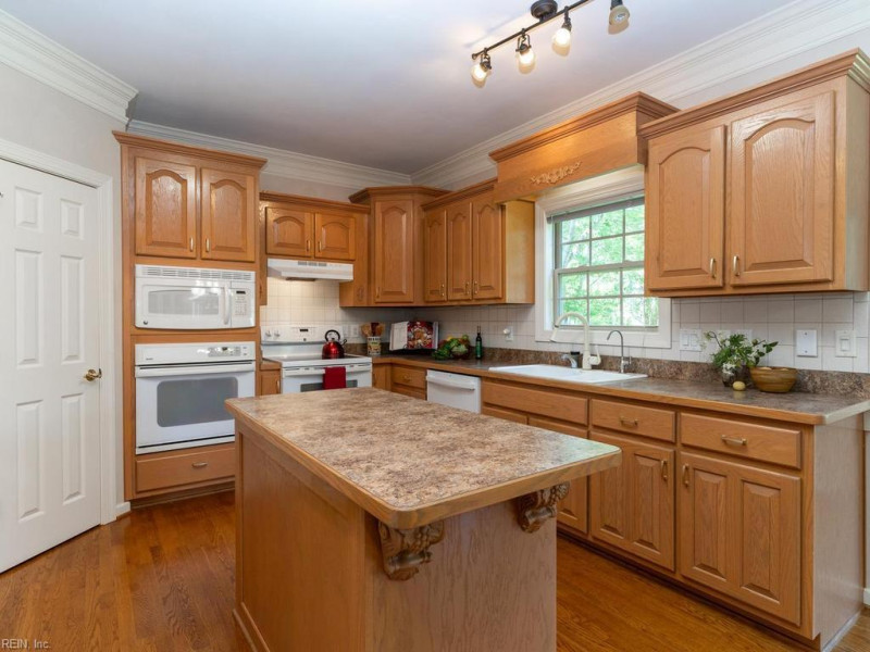 Photo 9 of 49 residential for sale in Chesapeake virginia