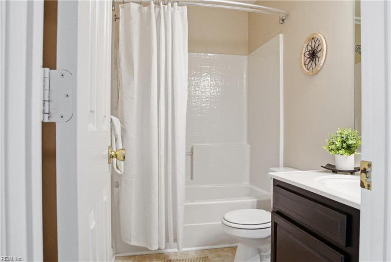 Photo 17 of 26 residential for sale in Suffolk virginia