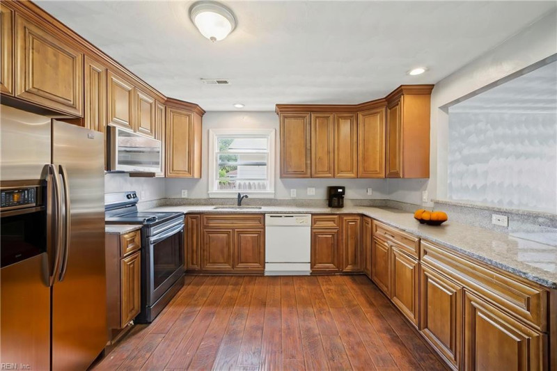 Photo 5 of 26 residential for sale in Norfolk virginia