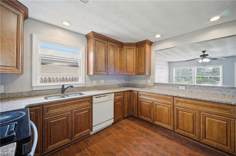 Photo 6 of 26 residential for sale in Norfolk virginia