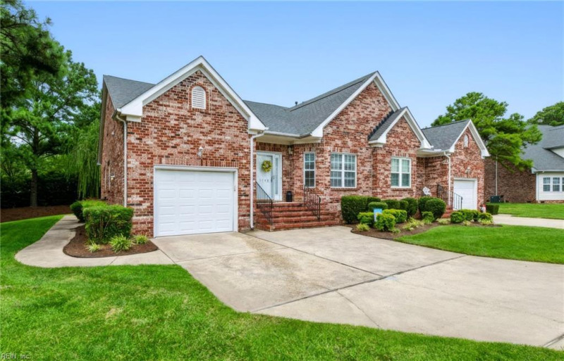 Photo 4 of 39 residential for sale in Portsmouth virginia