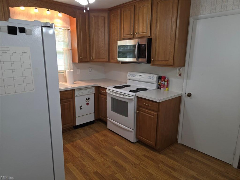 Photo 4 of 14 residential for sale in Hampton virginia