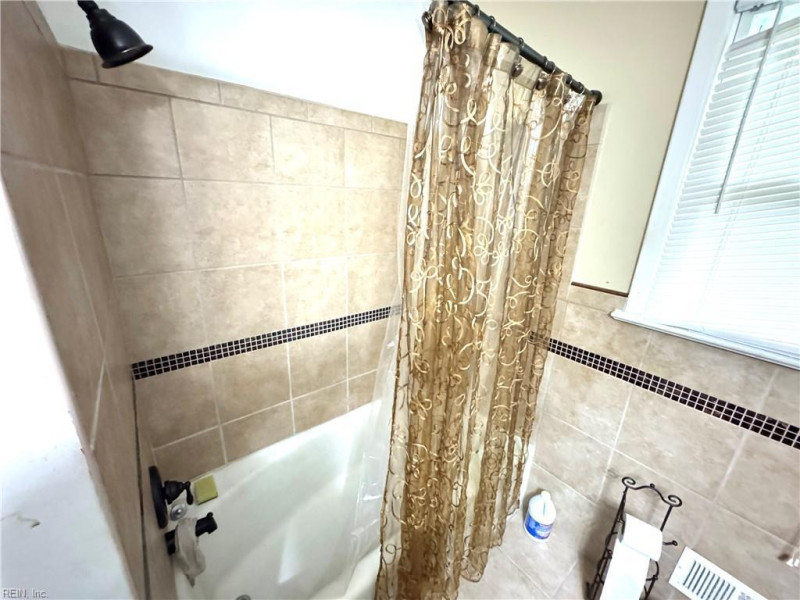 Photo 5 of 9 residential for sale in Portsmouth virginia