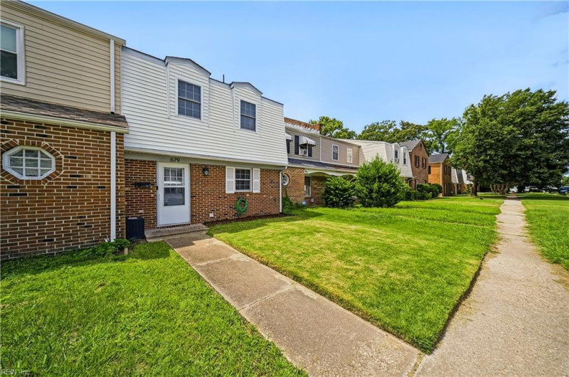 Photo 3 of 26 residential for sale in Virginia Beach virginia