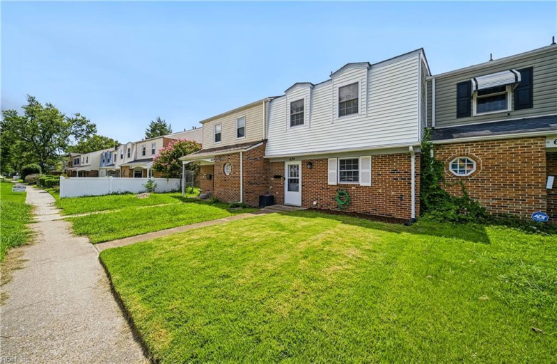 Photo 4 of 26 residential for sale in Virginia Beach virginia