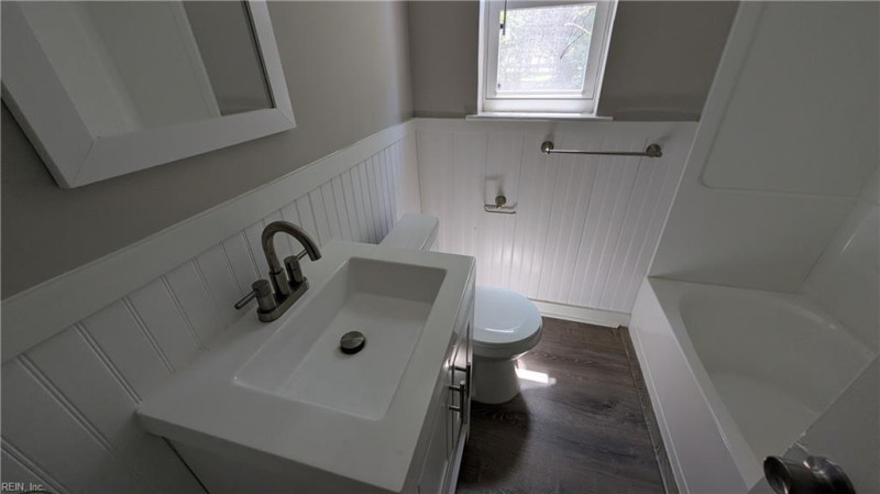 Photo 3 of 9 residential for sale in Chesapeake virginia