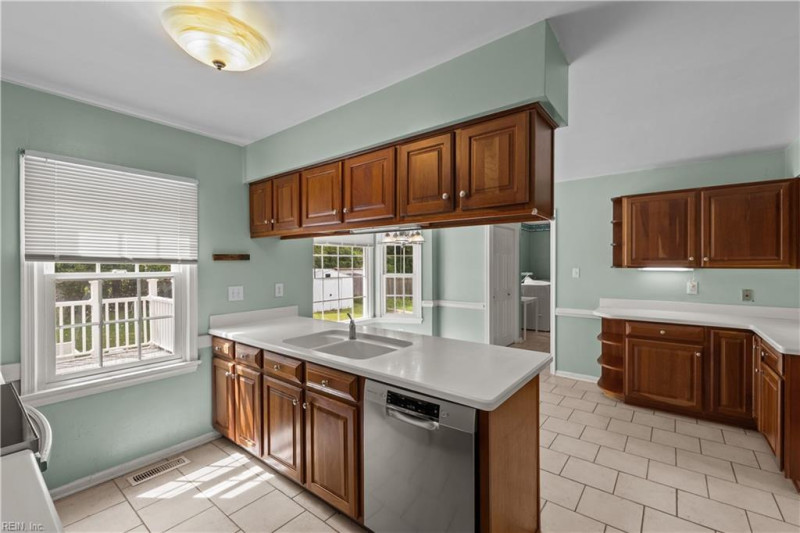 Photo 6 of 30 residential for sale in Virginia Beach virginia