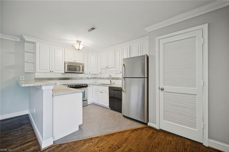 Photo 15 of 39 residential for sale in Virginia Beach virginia