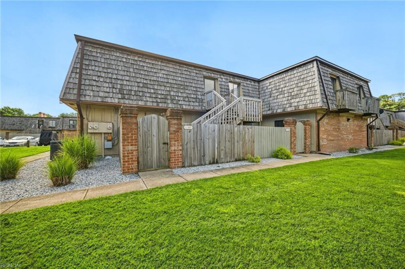 Photo 3 of 39 residential for sale in Virginia Beach virginia