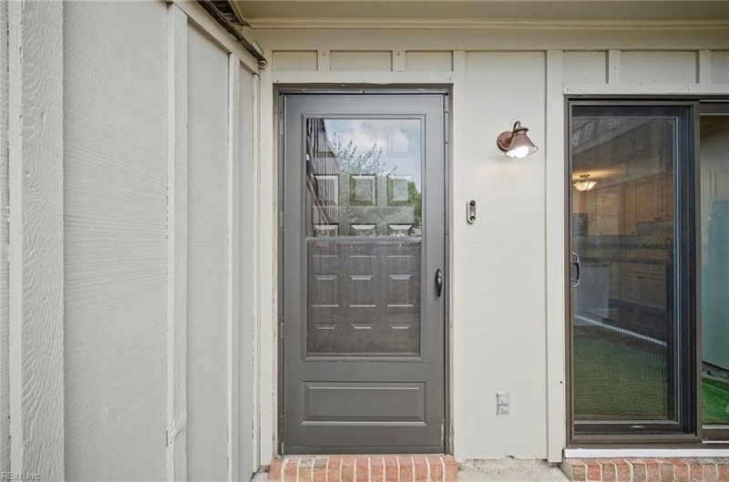 Photo 5 of 39 residential for sale in Virginia Beach virginia