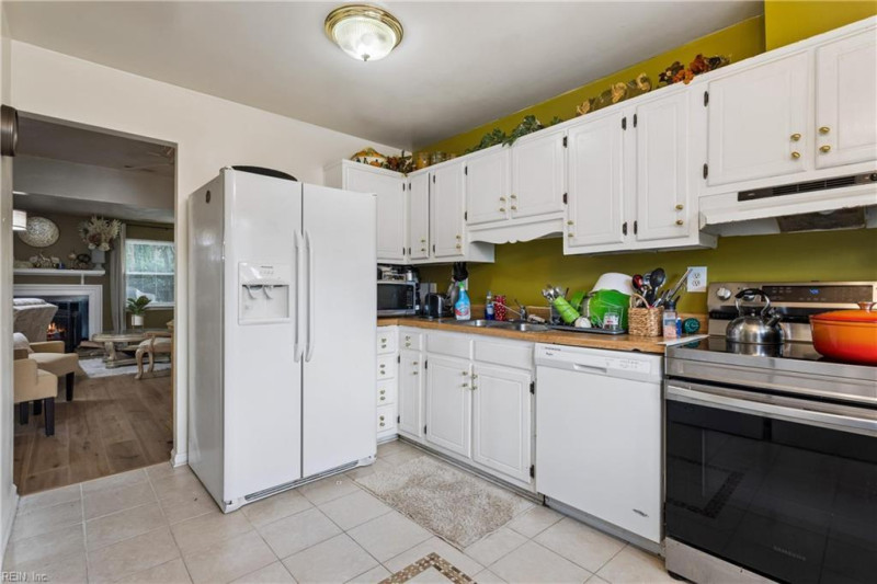Photo 11 of 39 residential for sale in Virginia Beach virginia