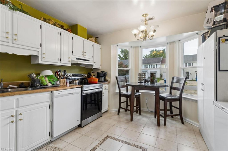 Photo 12 of 39 residential for sale in Virginia Beach virginia