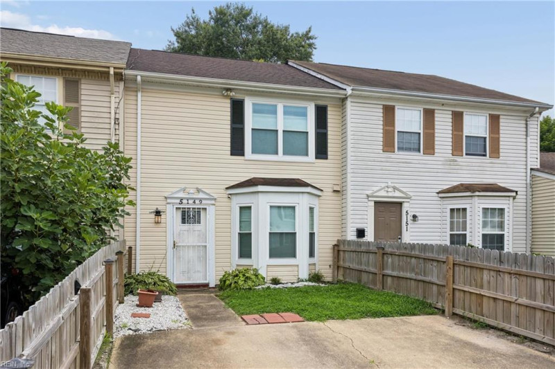 Photo 3 of 39 residential for sale in Virginia Beach virginia