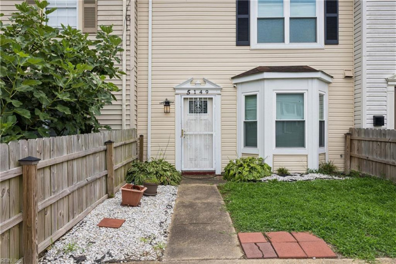 Photo 4 of 39 residential for sale in Virginia Beach virginia