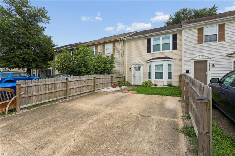 Photo 5 of 39 residential for sale in Virginia Beach virginia