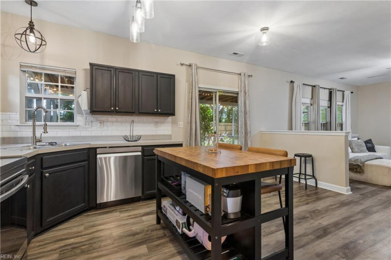 Photo 12 of 49 residential for sale in Chesapeake virginia