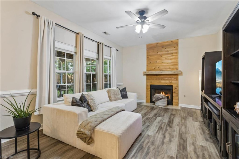 Photo 20 of 49 residential for sale in Chesapeake virginia