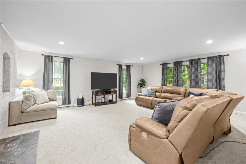 Photo 10 of 34 residential for sale in Virginia Beach virginia