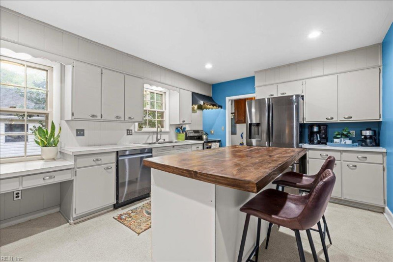 Photo 12 of 34 residential for sale in Virginia Beach virginia