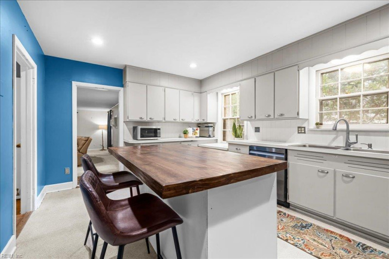 Photo 14 of 34 residential for sale in Virginia Beach virginia
