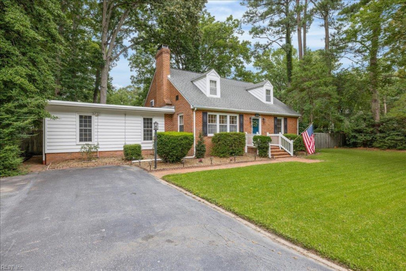 Photo 2 of 34 residential for sale in Virginia Beach virginia