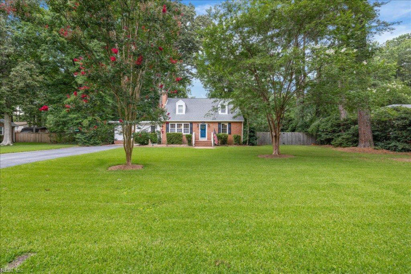 Photo 3 of 34 residential for sale in Virginia Beach virginia