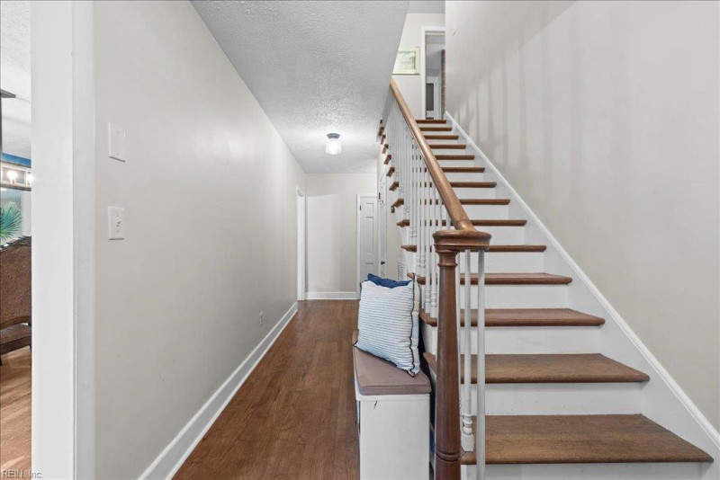 Photo 4 of 34 residential for sale in Virginia Beach virginia
