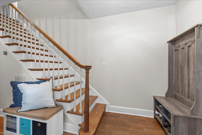 Photo 5 of 34 residential for sale in Virginia Beach virginia