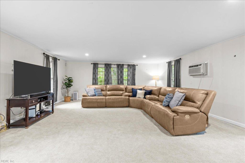 Photo 9 of 34 residential for sale in Virginia Beach virginia