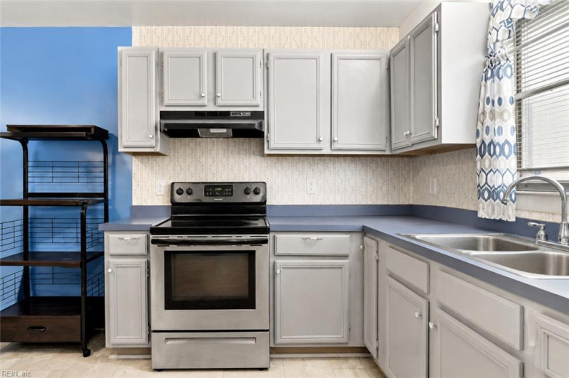 Photo 3 of 17 residential for sale in Newport News virginia