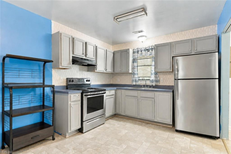 Photo 9 of 17 residential for sale in Newport News virginia