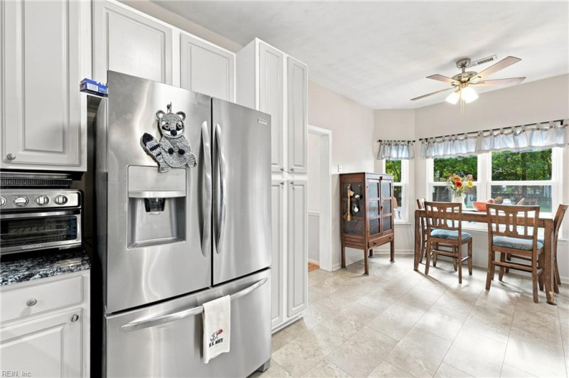 Photo 10 of 49 residential for sale in Chesapeake virginia
