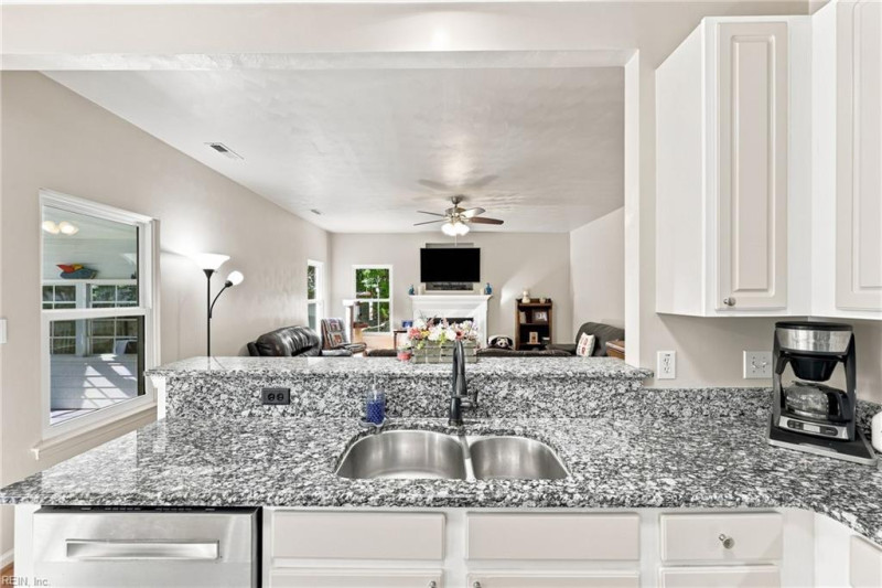 Photo 13 of 49 residential for sale in Chesapeake virginia
