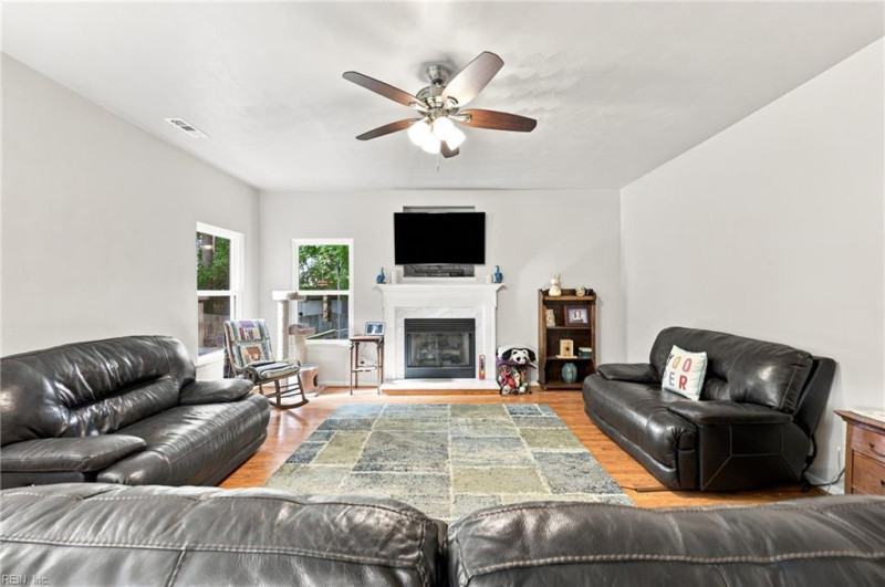 Photo 14 of 49 residential for sale in Chesapeake virginia