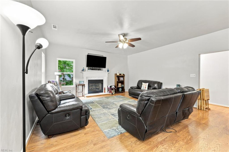 Photo 16 of 49 residential for sale in Chesapeake virginia