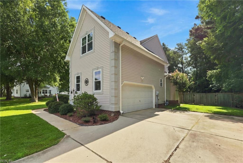 Photo 3 of 49 residential for sale in Chesapeake virginia