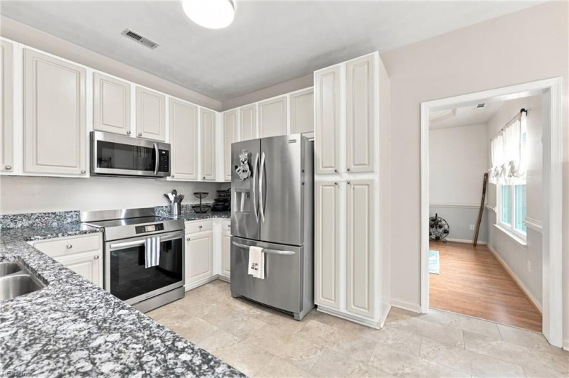 Photo 9 of 49 residential for sale in Chesapeake virginia