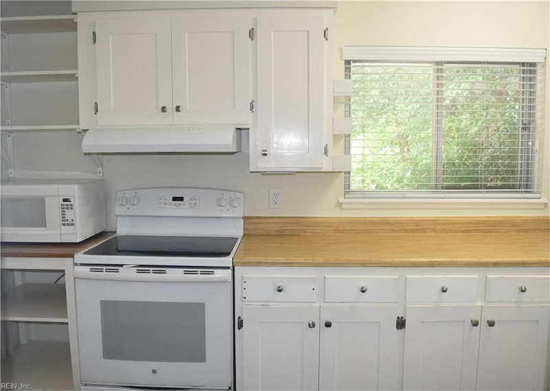 Photo 7 of 24 residential for sale in Newport News virginia