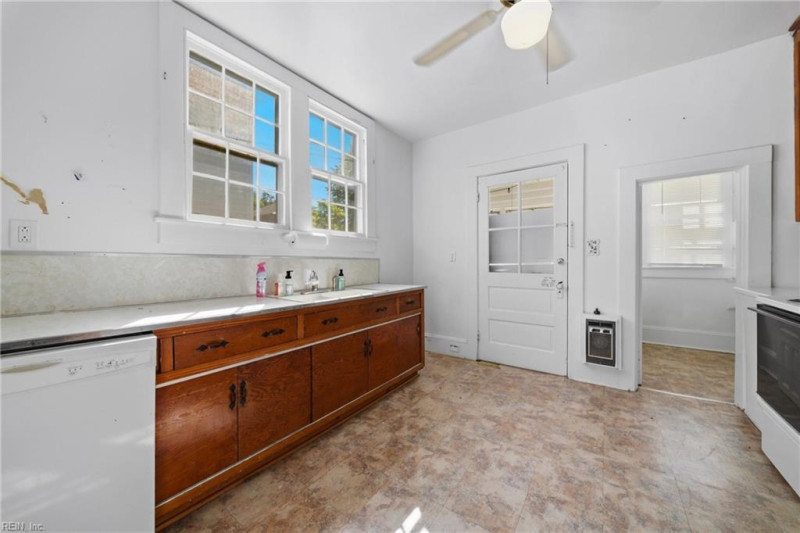 Photo 10 of 50 residential for sale in Suffolk virginia