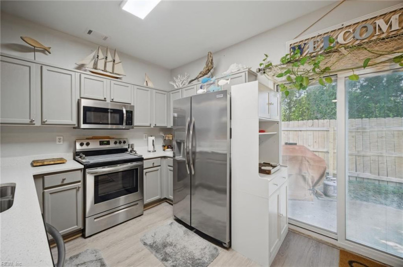 Photo 10 of 39 residential for sale in Chesapeake virginia