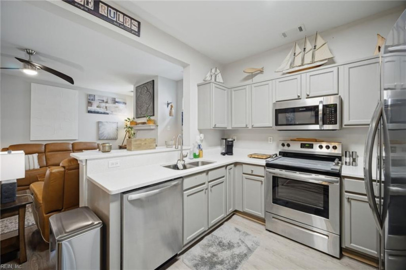 Photo 12 of 39 residential for sale in Chesapeake virginia