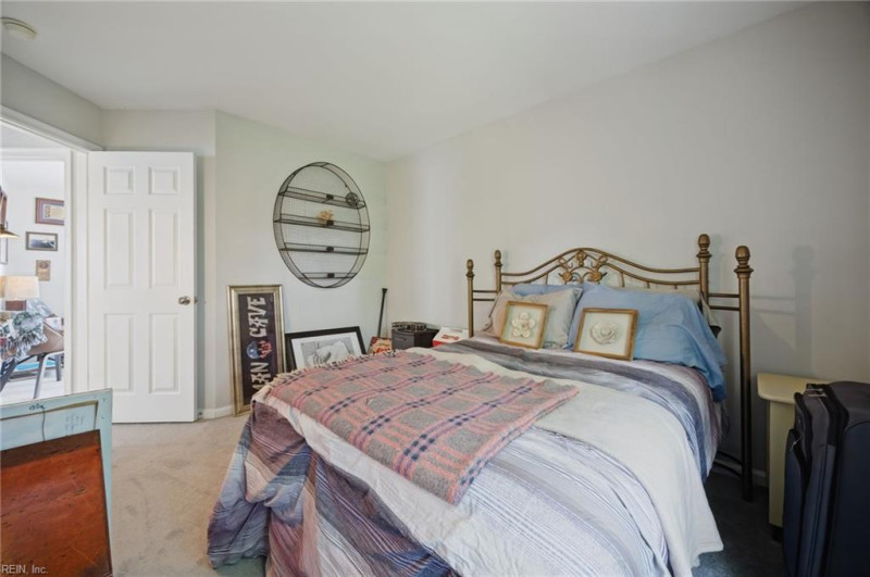 Photo 20 of 39 residential for sale in Chesapeake virginia