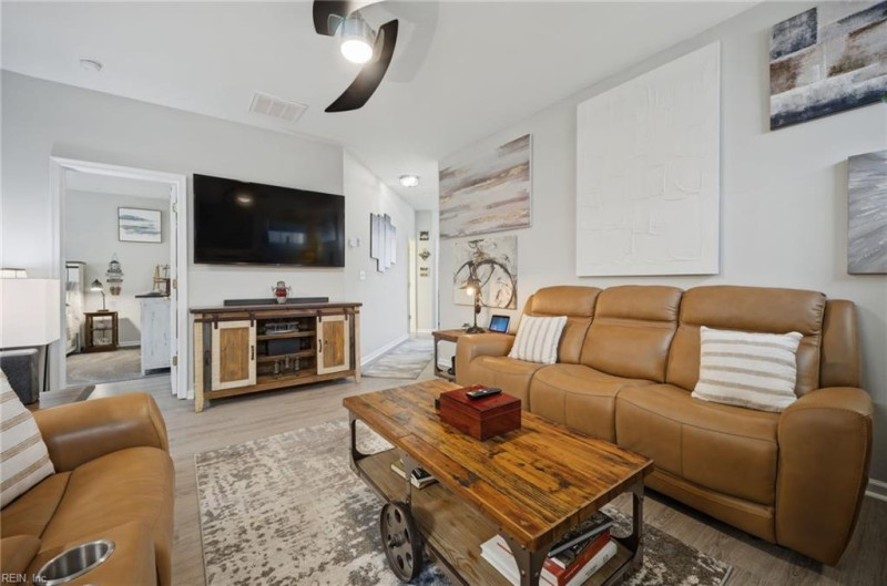Photo 6 of 39 residential for sale in Chesapeake virginia