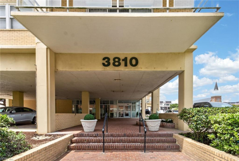 Photo 4 of 37 residential for sale in Virginia Beach virginia