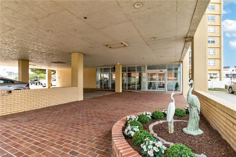 Photo 5 of 37 residential for sale in Virginia Beach virginia