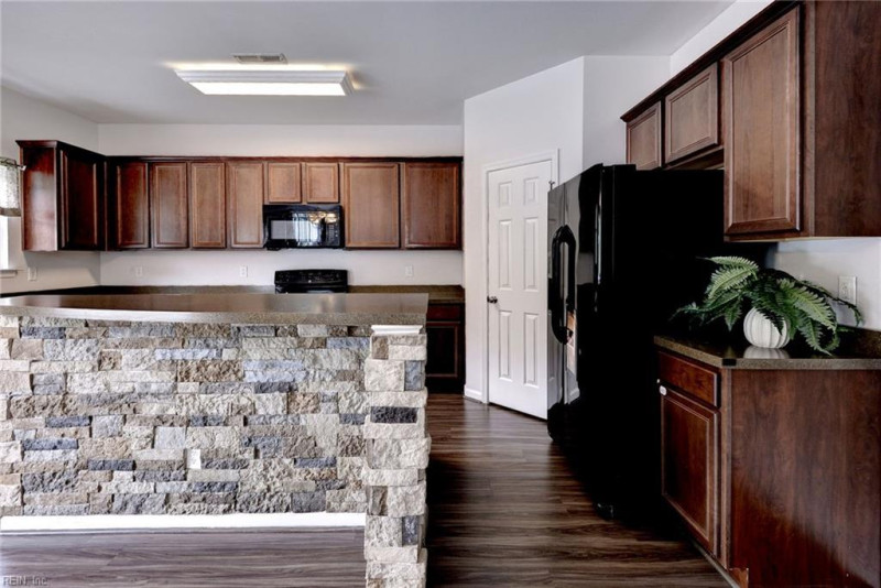 Photo 13 of 34 residential for sale in Newport News virginia
