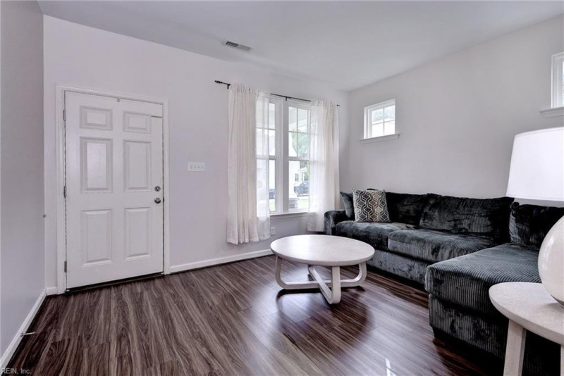 Photo 7 of 34 residential for sale in Newport News virginia