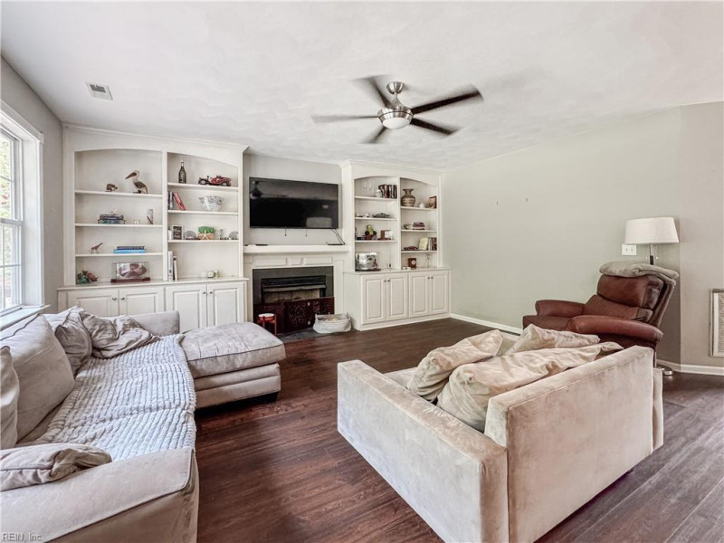 Photo 13 of 44 residential for sale in Chesapeake virginia
